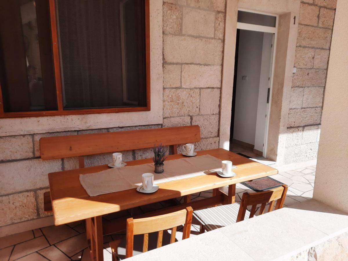 Apartments Villa Beba Komiža Extérieur photo