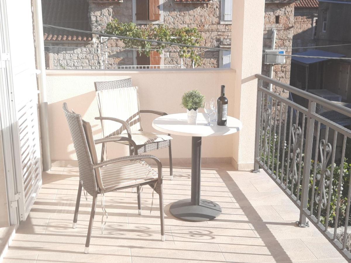 Apartments Villa Beba Komiža Extérieur photo