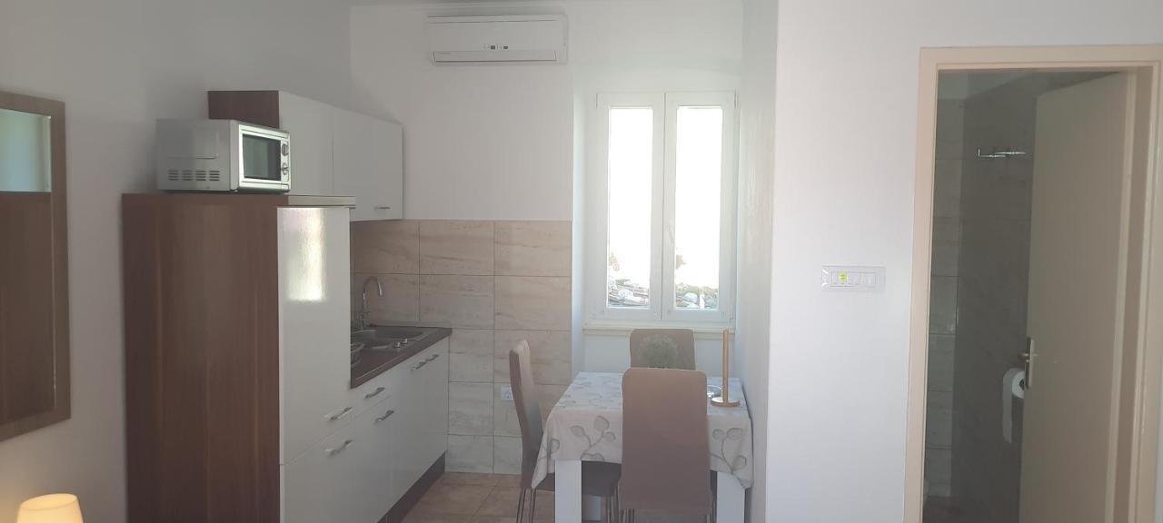 Apartments Villa Beba Komiža Extérieur photo