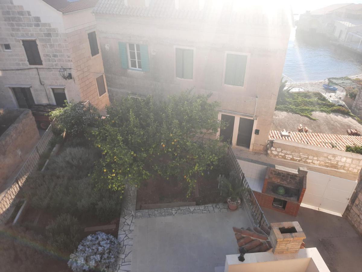 Apartments Villa Beba Komiža Extérieur photo