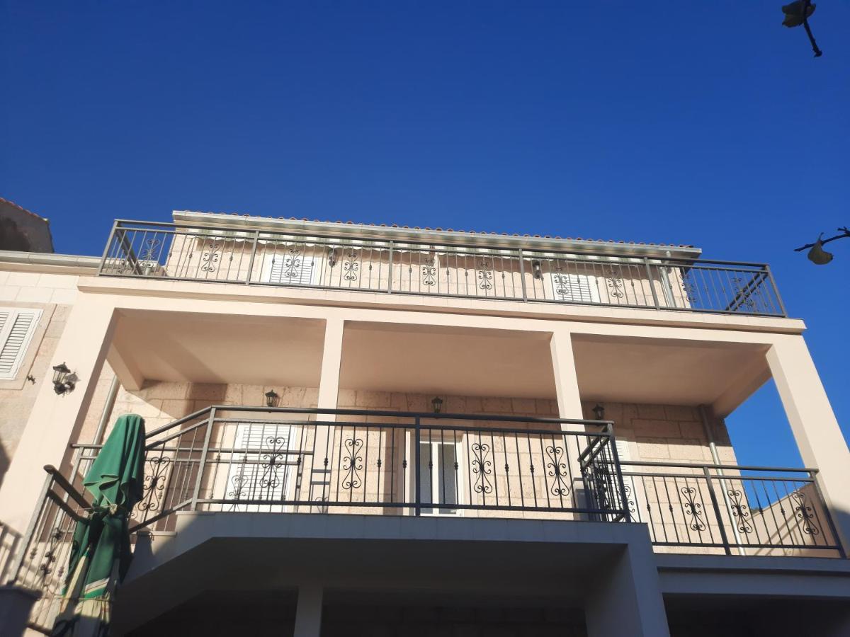 Apartments Villa Beba Komiža Extérieur photo