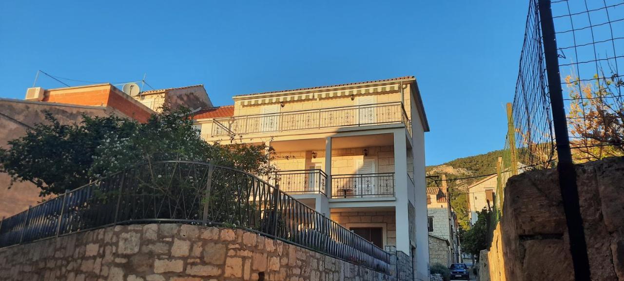 Apartments Villa Beba Komiža Extérieur photo