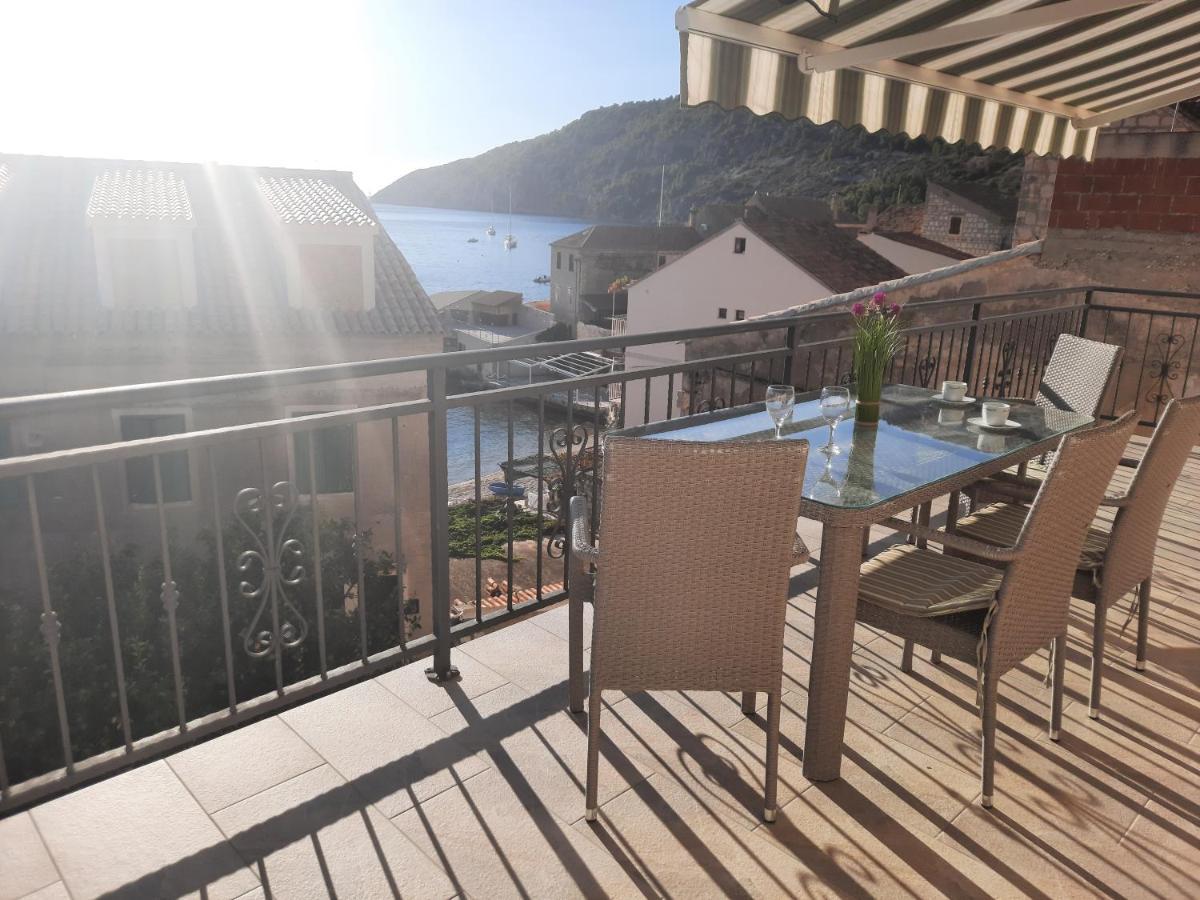Apartments Villa Beba Komiža Extérieur photo