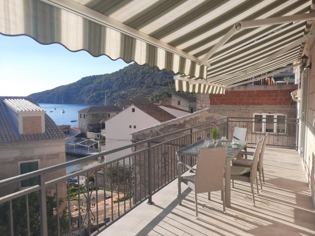 Apartments Villa Beba Komiža Extérieur photo