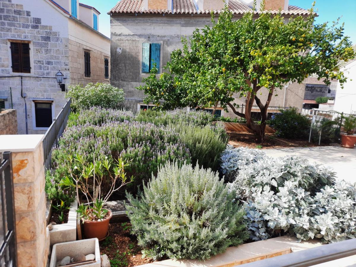 Apartments Villa Beba Komiža Extérieur photo